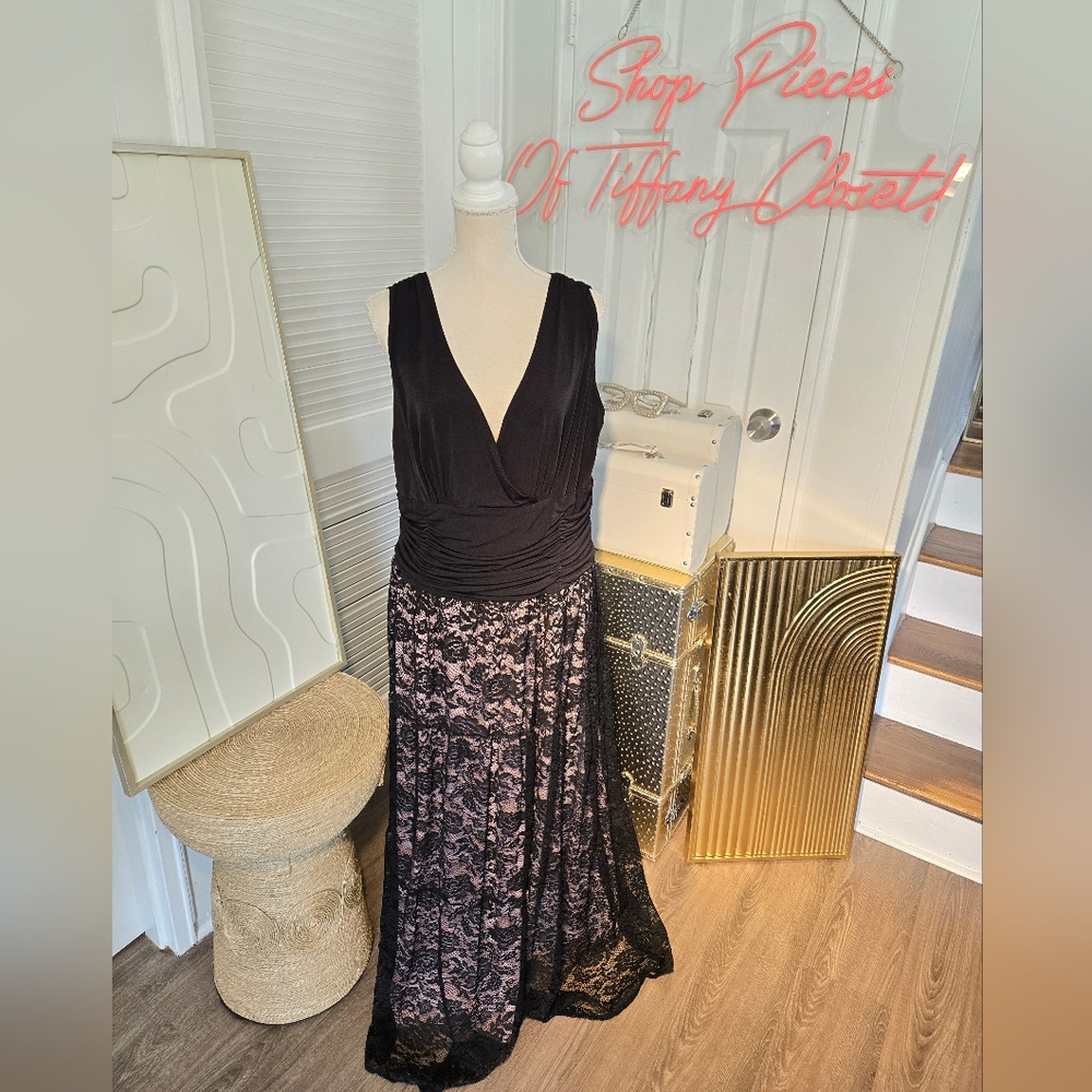 STUNNING LACY BLACK & DUSTY PINK MAXI DRESS 🖤💮